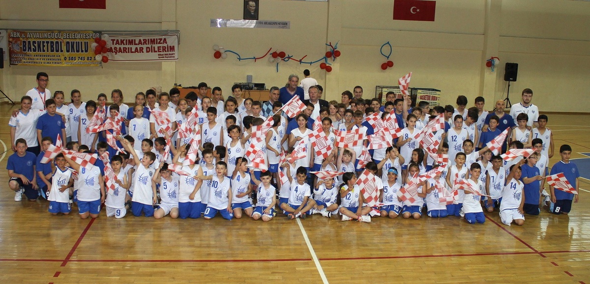 Ayvalık\'ta Basketbol Şenliğine Coşkulu Veda