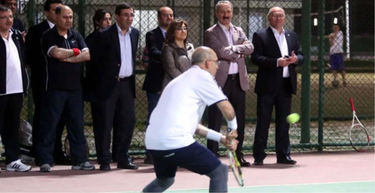 Bakan Şimşek\'in Kızılcahamam Kampında Tenis Keyfi