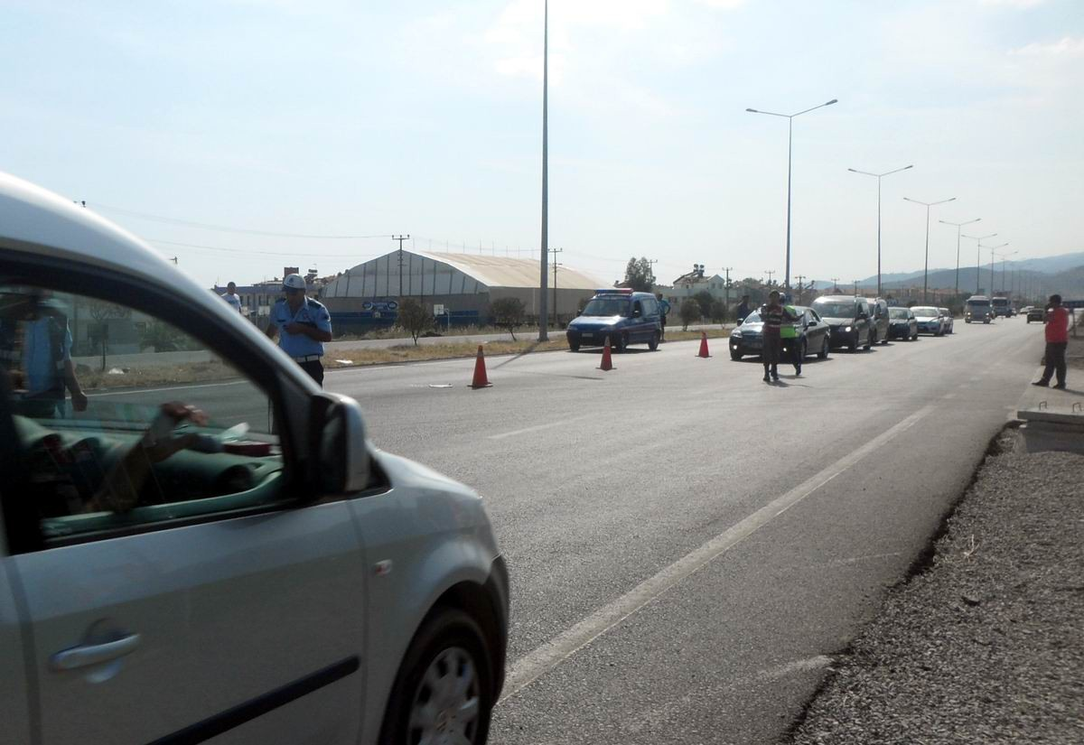 Edremit'te Kamyonet Yayaya Çarptı: 1 Ağır Yaralı
