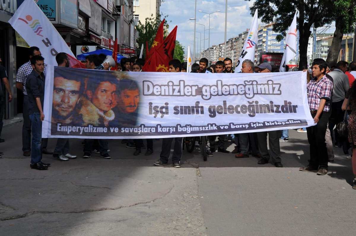 Emek Gençliği Deniz Gezmiş ve Arkadaşları İçin Yürüdü