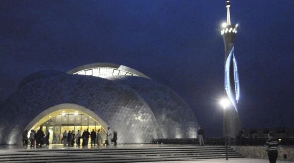 Avrupa\'nın En Büyük Camisi Açıldı