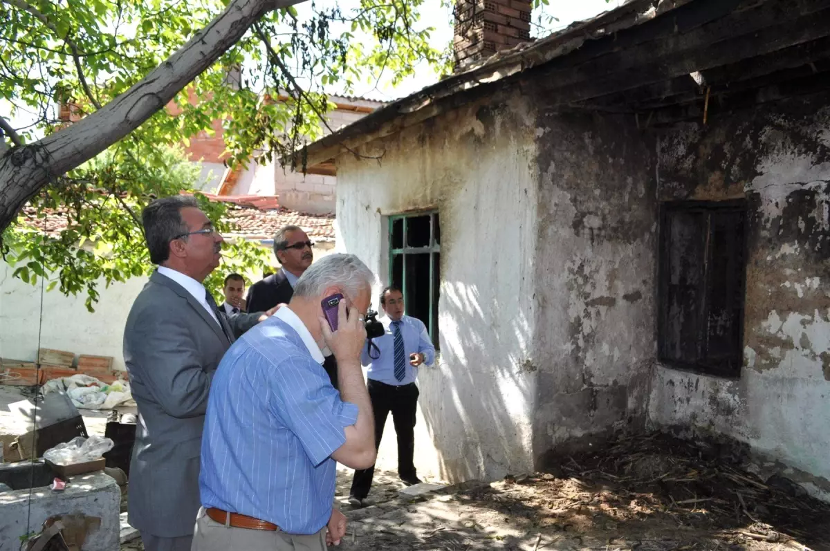 Evi Yanan Aileye Karatay Belediyesi\'nden Yardım