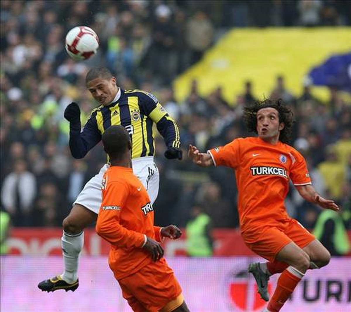Fenerbahçe, Lig İkinciliğini Sıkıntıya Soktu