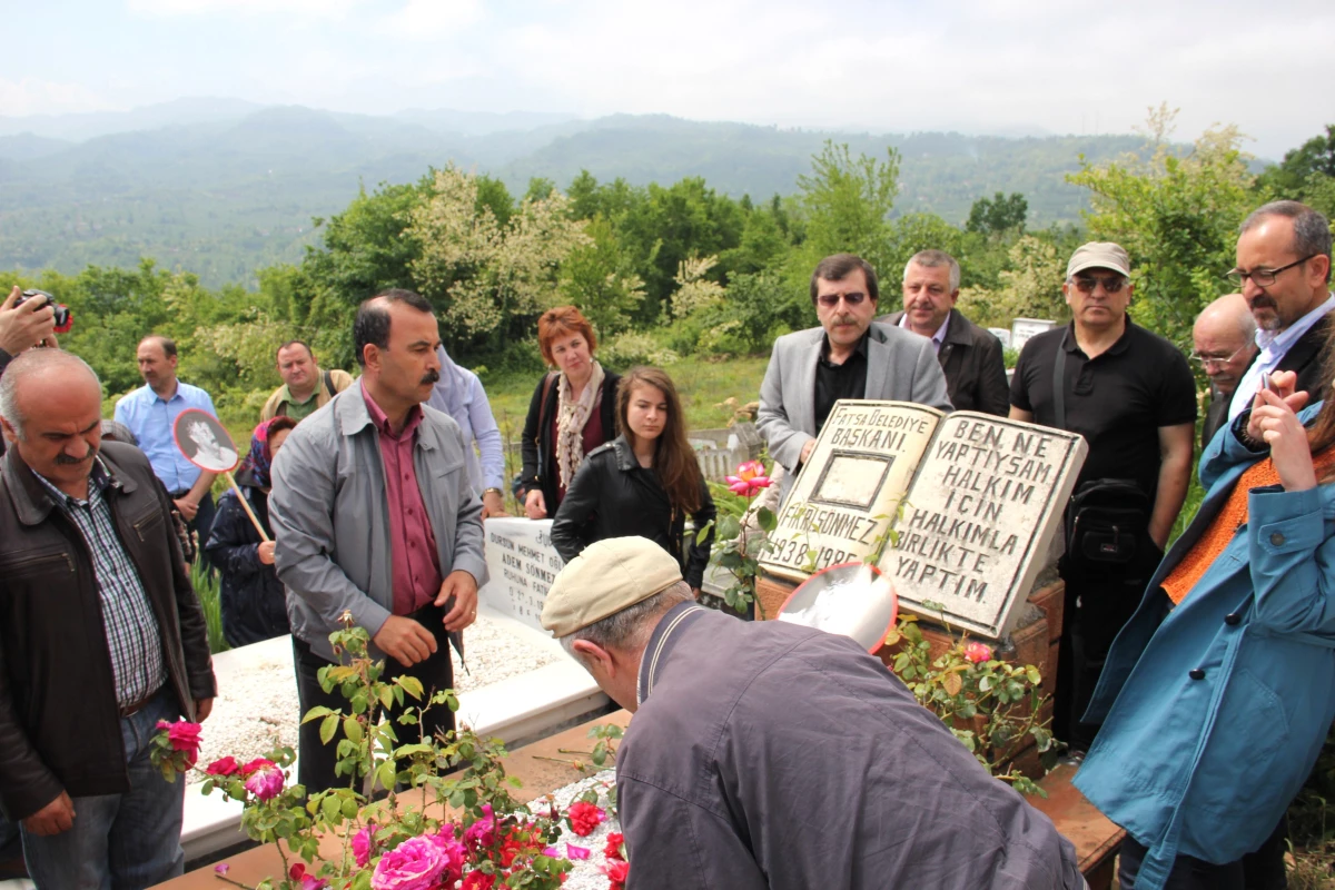 Fikri Sönmez ve Ayşe Makaroğlu Mezarları Başında Sloganlarla Anıldı