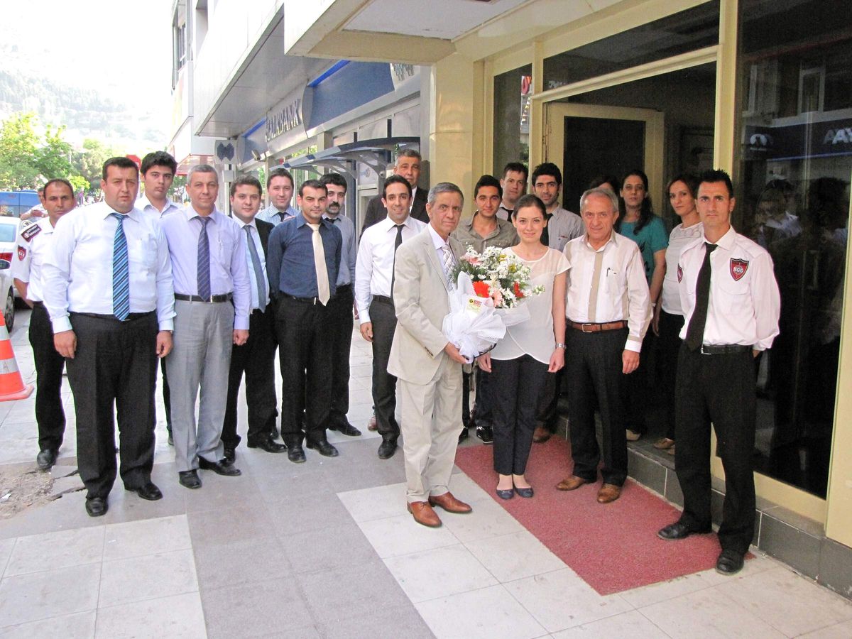 Manisa Tso Personeli Koşmaz\'ı Çiçeklerle Karşıladı