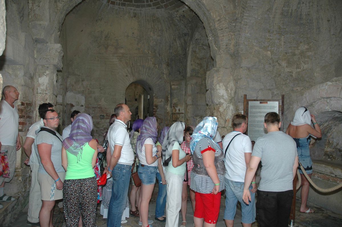 Noel Baba Kilisesi\'nde Paskalya İzdihamı