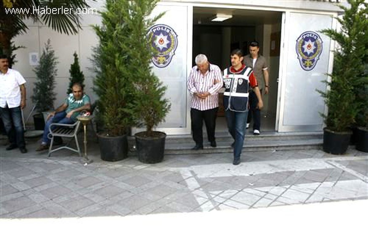 Piknik Yapan Kadınların Çantasını Çaldı