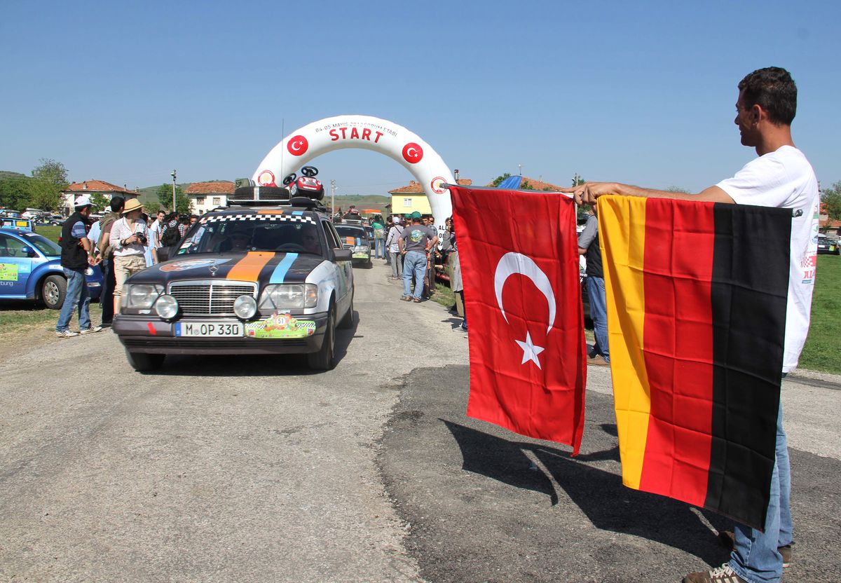 Ralliciler Ateş Altındaki Çocuklar ve Engelliler İçin Kontak Çevirdi
