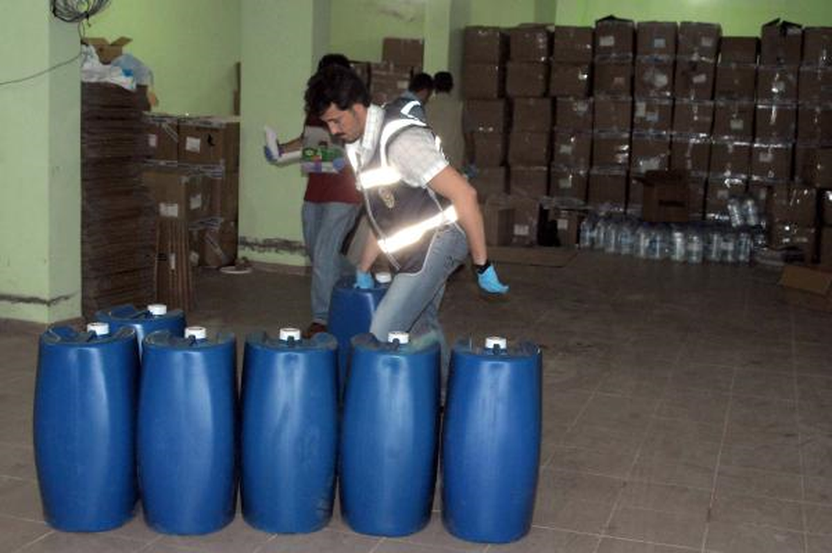 Sahte İçki İmalathanesini Parfümle Gizlemişler