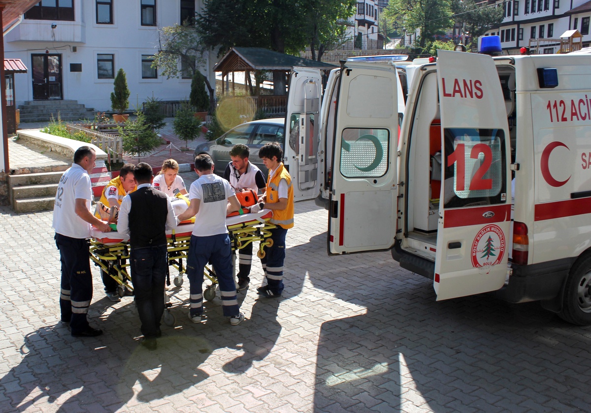 Sınava Yetişmek İsterken Otomobille Şarampole Uçtular