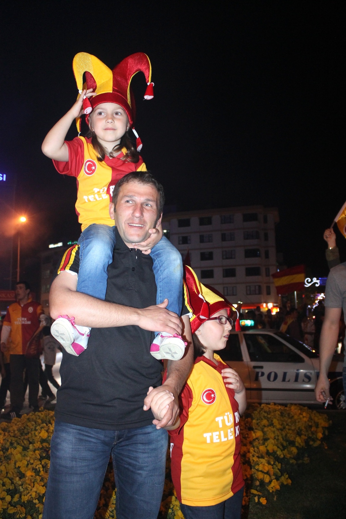 Yalovalı Galatasaraylılar 19. Şampiyonluğu Kent Meydanında Kutladı