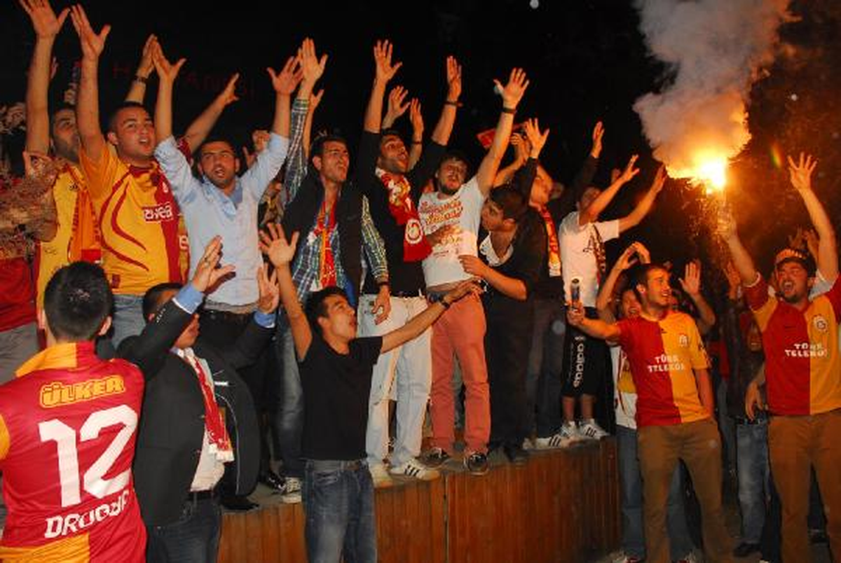 Yalovalı Galatasaraylılar Şampiyonluğu Kutladı