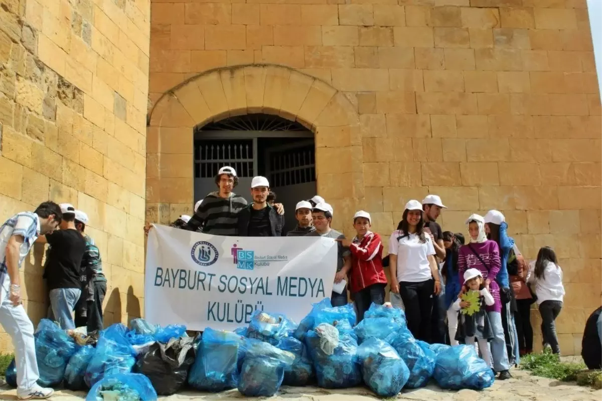 Öğrenciler, Çinimaçin Kalesini Temizledi