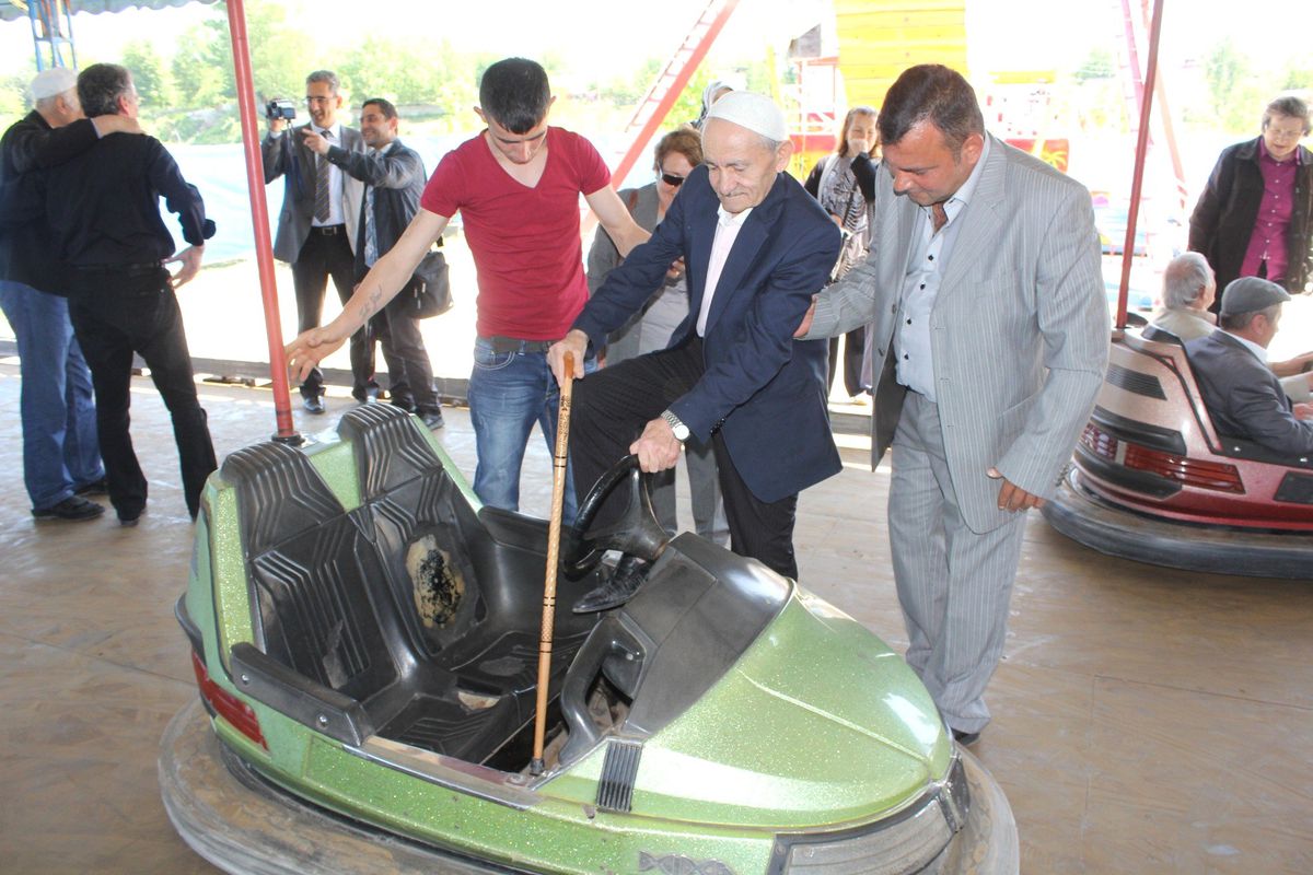 Çocukluklarına Döndüler