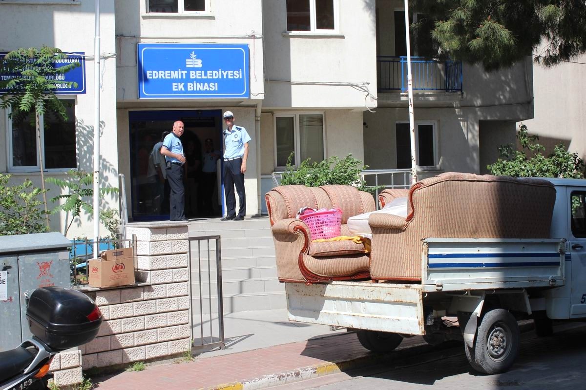Edremit\'te Belediye Dar Gelirliyi Sevindiriyor
