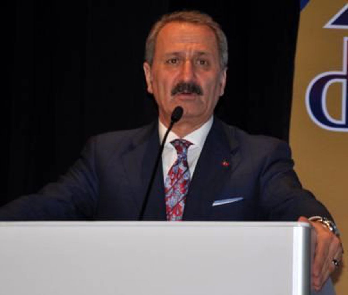 Ekonomi Bakanı Çağlayan Galatasaray\'ı Kutladı
