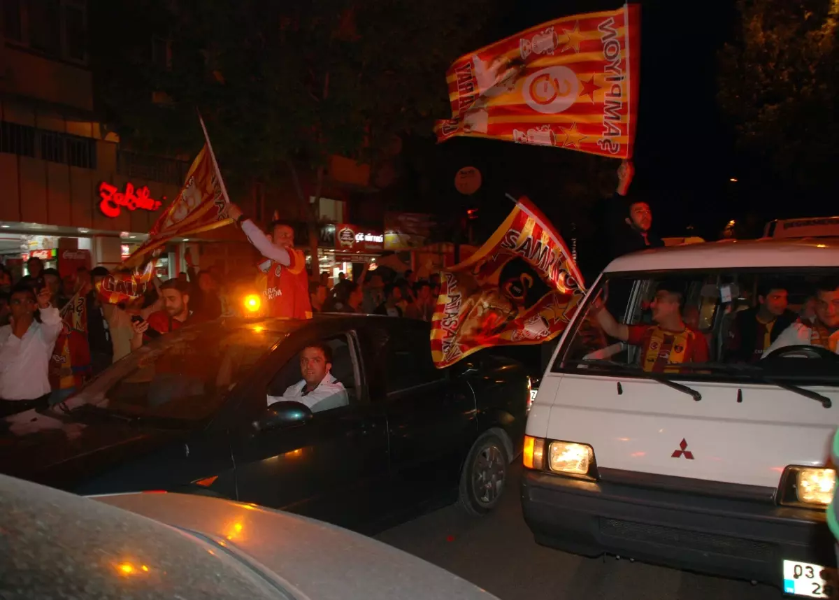 Cimbom\'un Şampiyonluğu Afyonkarahisar\'da Kutlandı