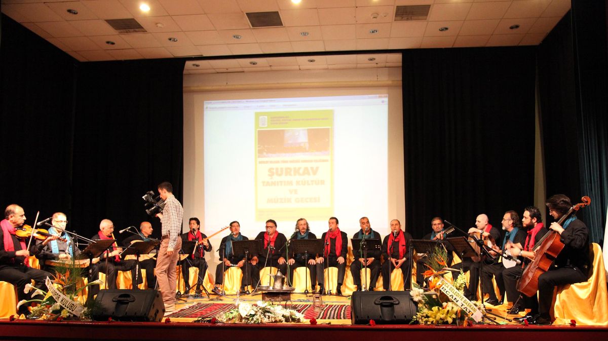 İzmir\'de Kültür ve Müzik Gecesinde"Urfa"