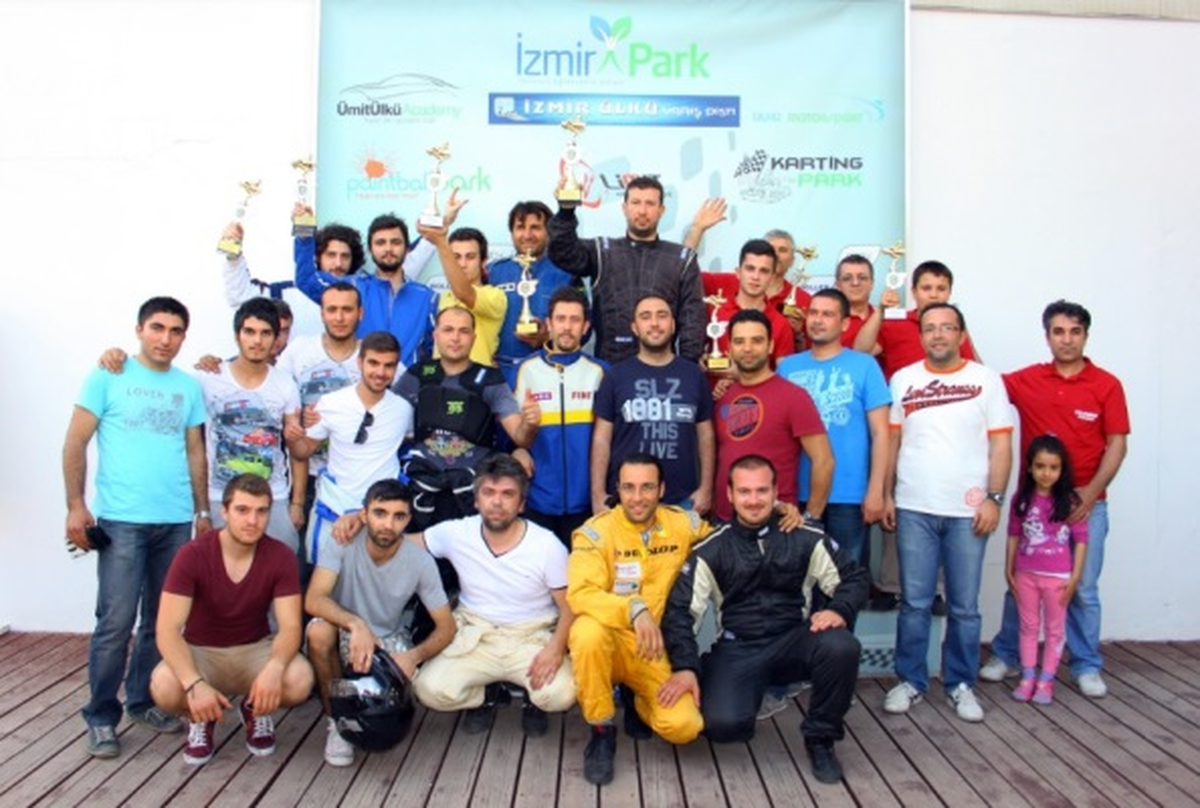 İzmir Ülkü Yarış Pisti\'nde İlk Raund Tamamlandı
