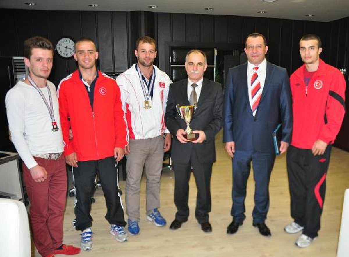 Samsun\'da Üniversiteli Boksçulara Övgü