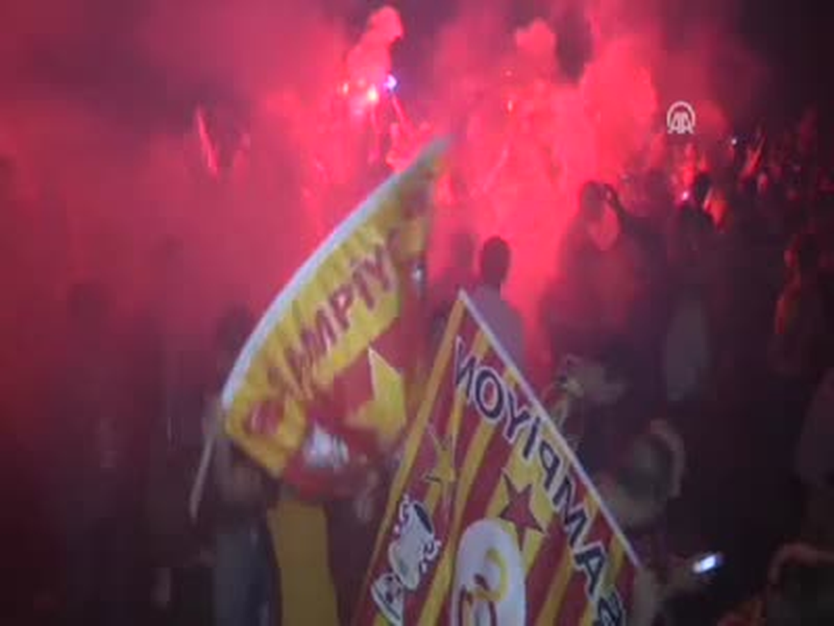 Sarı - Kırmızılı Taraftarlar, Şampiyonluğu Kutladı