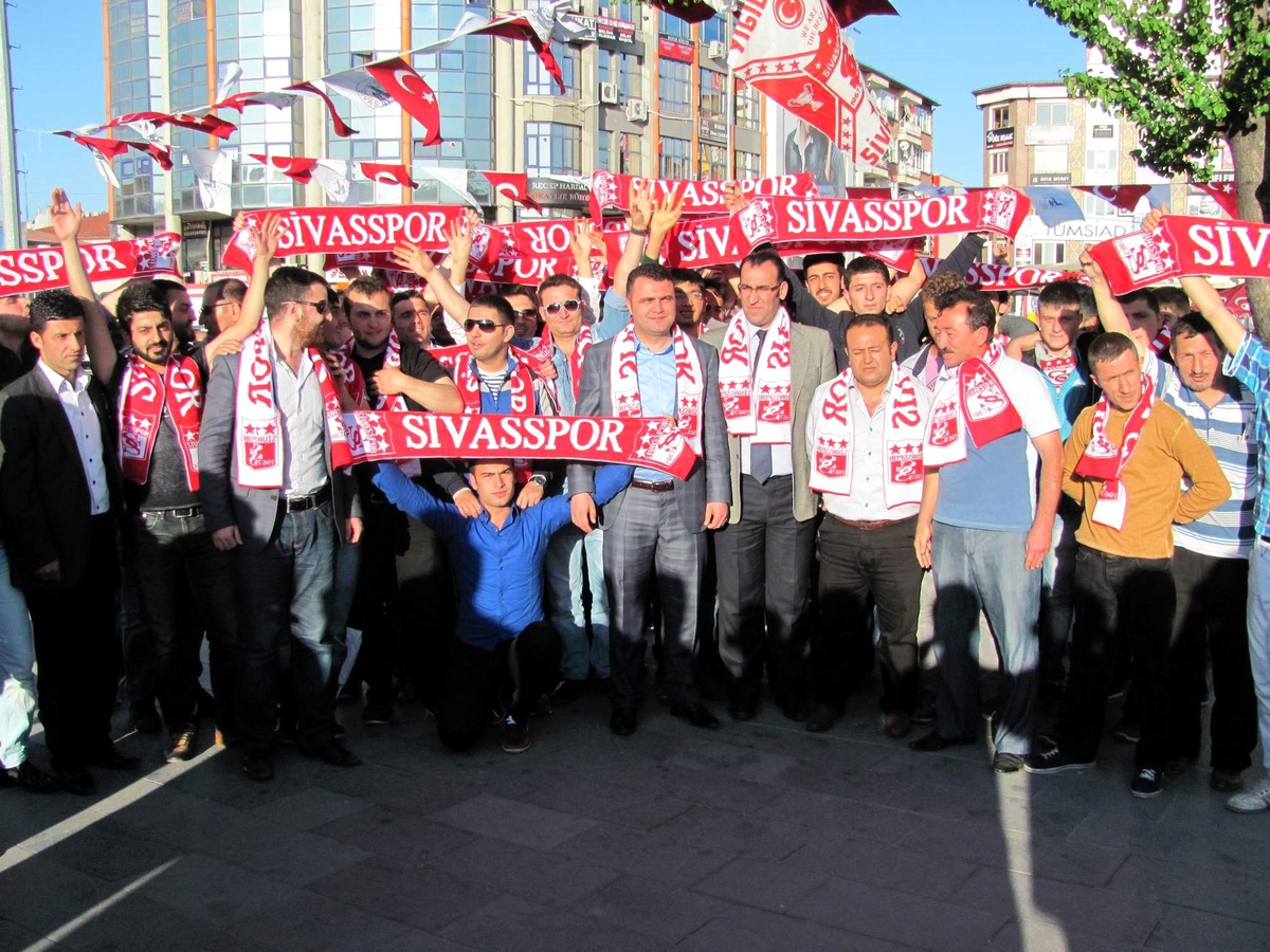 AK Parti Sivas İl Başkanlığı, Sivasspor Taraftarını Trabzonspor\'a Götürüyor
