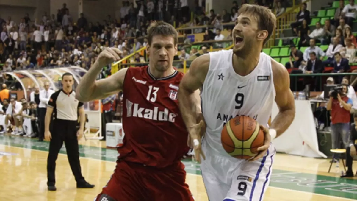 Anadolu Efes, Beşiktaş\'ı Farklı Geçti