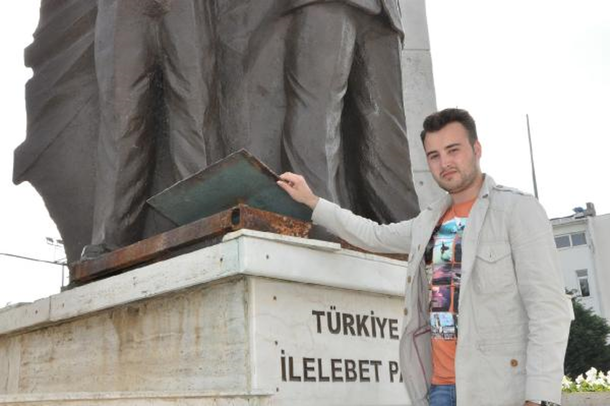 Atatürk Heykelini Kilosu 20 Liradan Satacaklardı