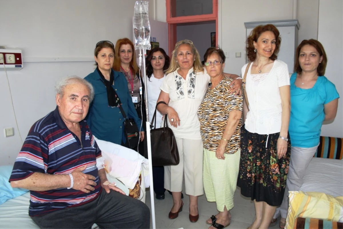 Ayvalıklı Gönül Elçilerinden Hastane Ziyareti