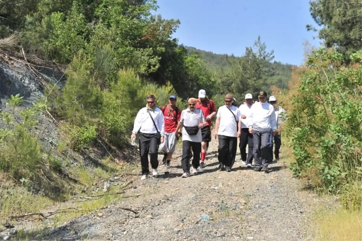 Cerrah, Amanoslarda Doğa Yürüyüşü Yaptı