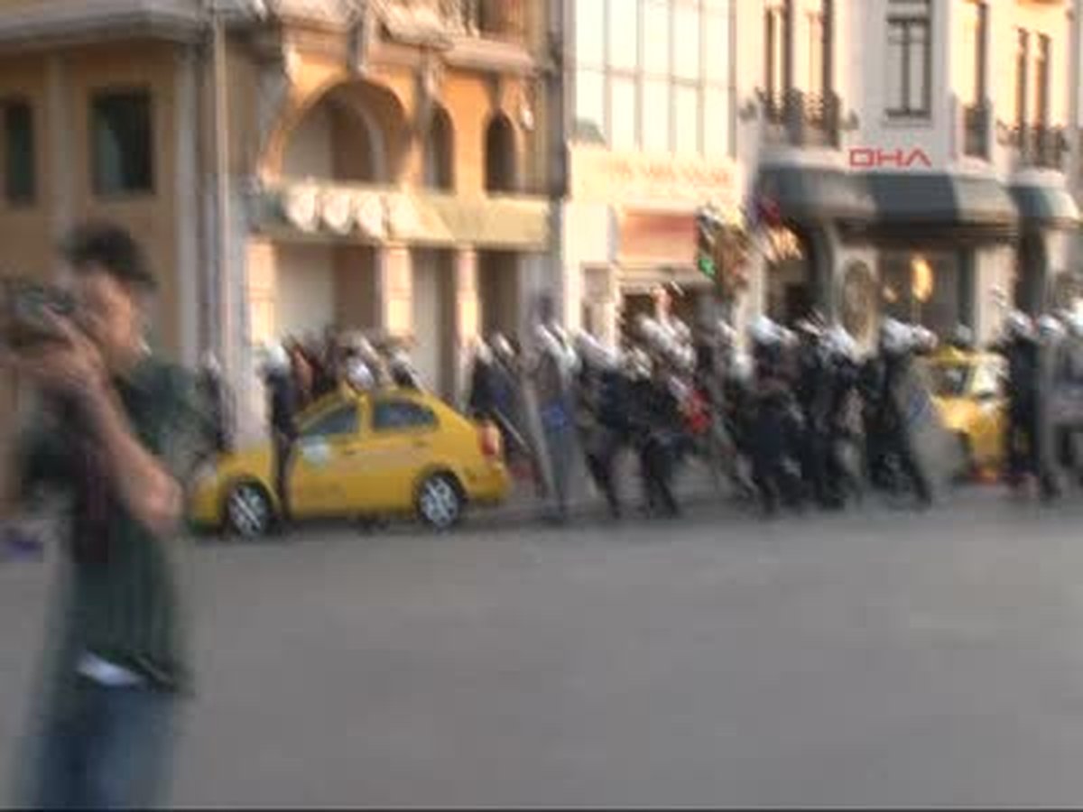 CHP\'li Gençler Deniz Gezmiş\'i Andı Cumhuriyet Halk Partisi Beyoğlu Gençlik Örgütü 68 Kuşağının...