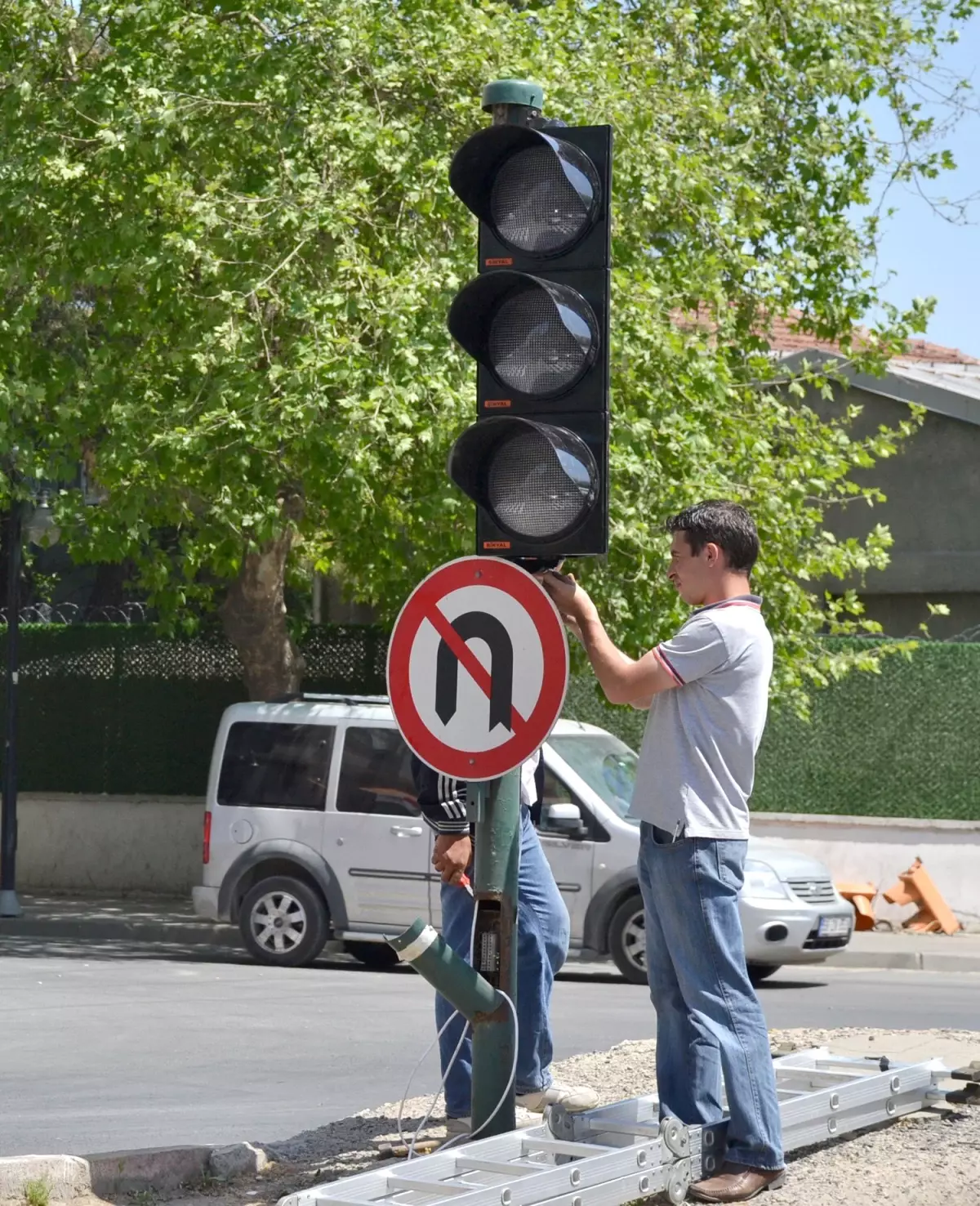 Eski Trafik Işıkları Yenileniyor