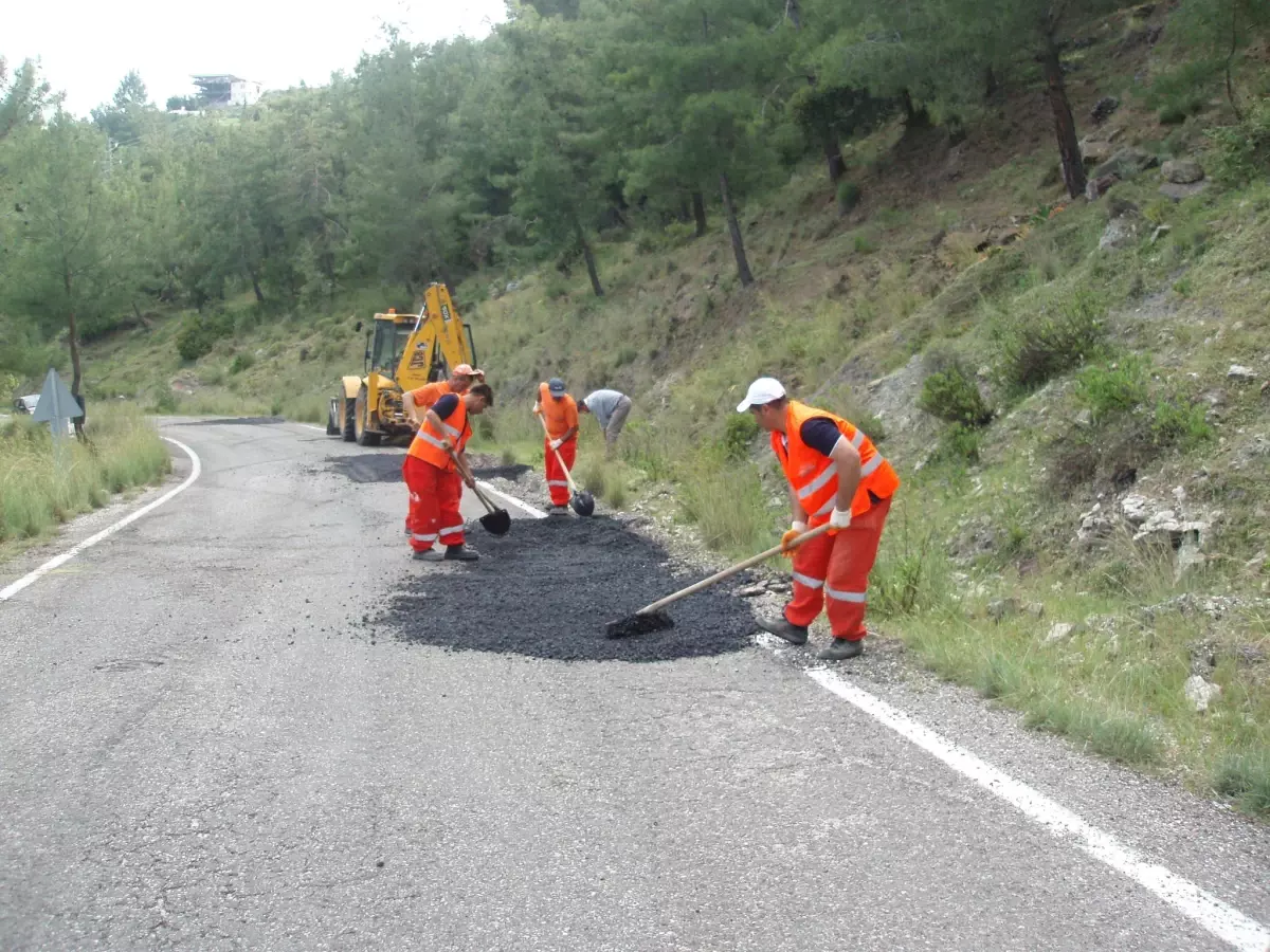 Gatab\'dan Beldibi ve Çıralı\'da Asfalt Çalışması