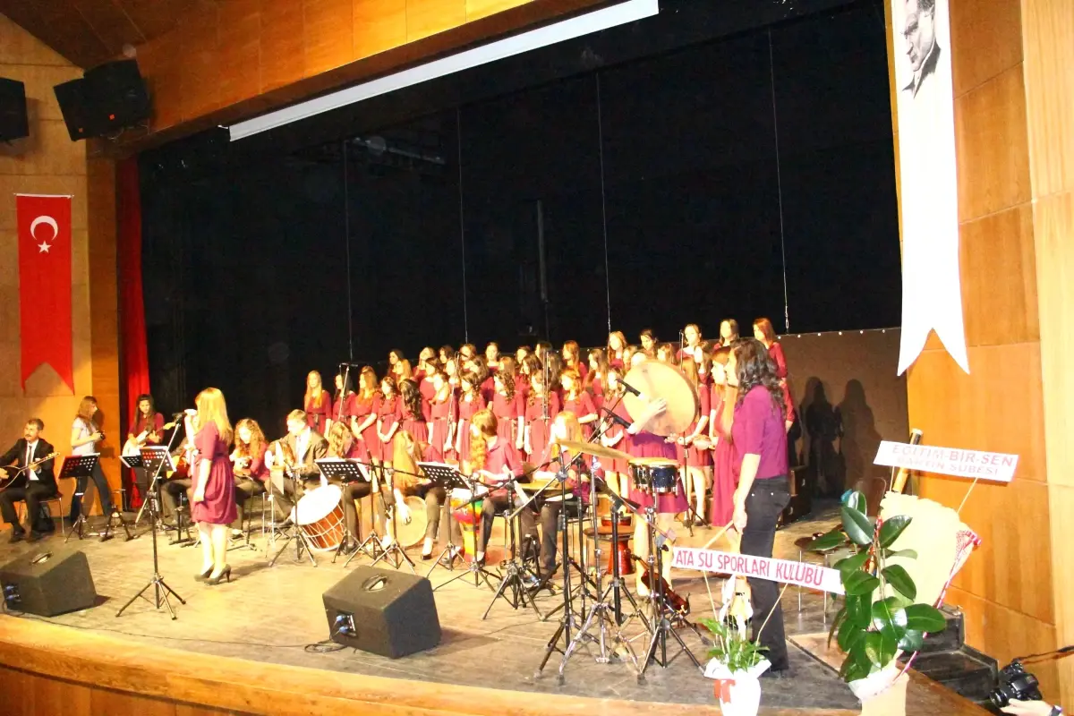 Kız Meslek Lisesi Öğrencileri Konserleriyle Büyüledi