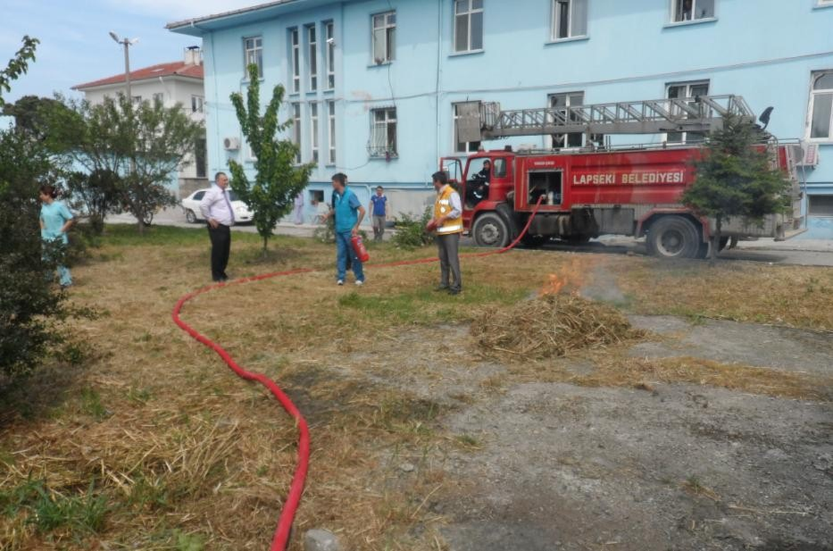 Lapseki Devlet Hastanesinde Yangın Tatbikatı