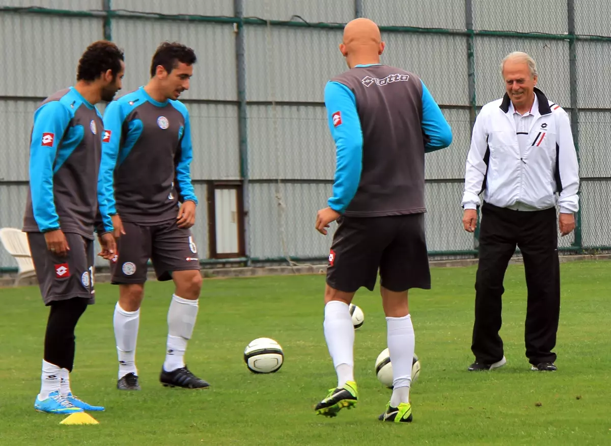 Mustafa Denizli Hedef Gösterdi