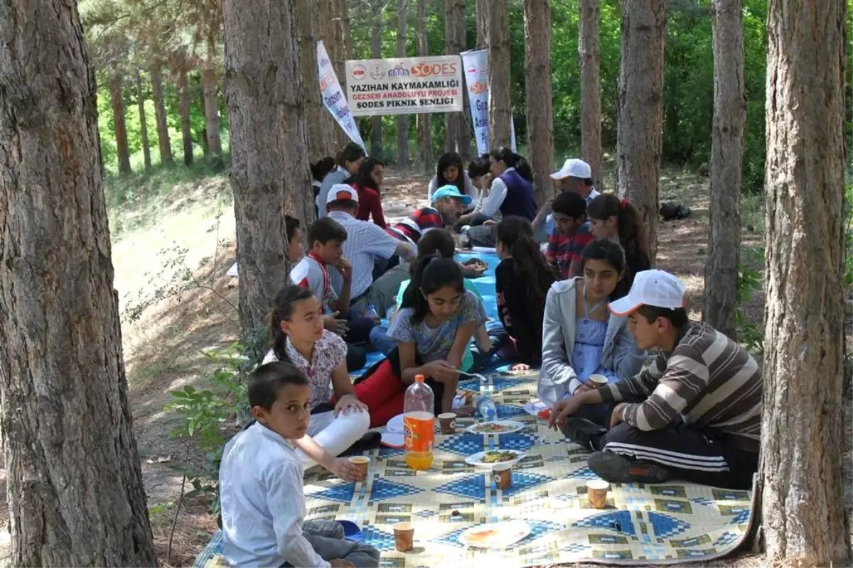 Öğrenciler Piknikte Stres Attı