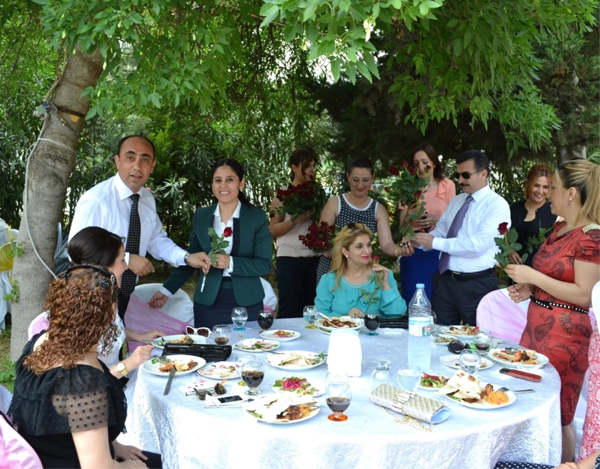 Polis Eşlerinden Anneler Günü Eğlencesi