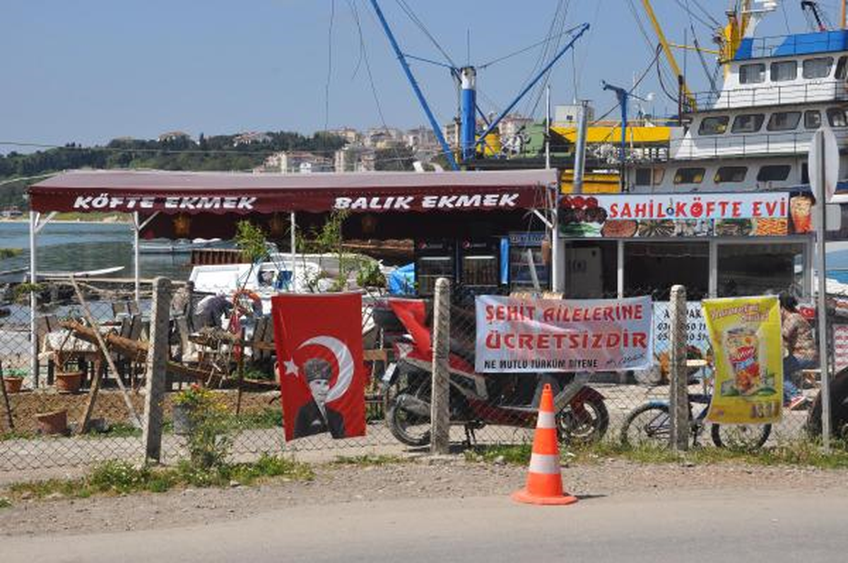 Şehit Ailelerine Ücretsiz Köfte ve Balık Ekmek