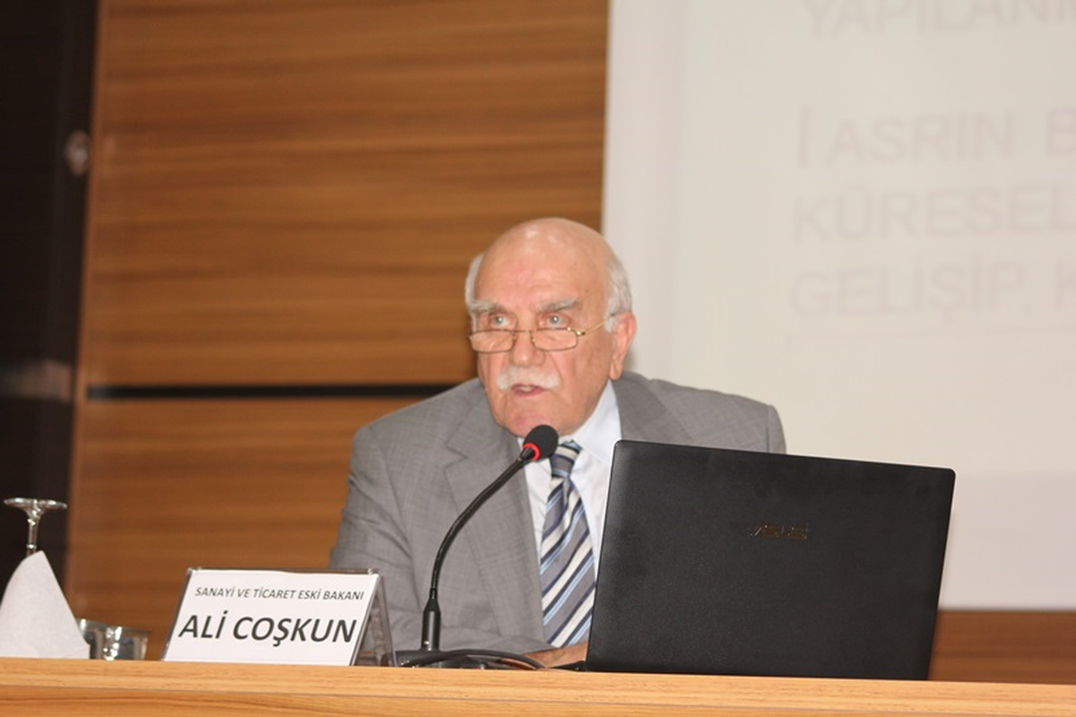 Siirt\'te \'Dünyadaki Değişimler ve Türkiye Ekonomisi\' Konferansı
