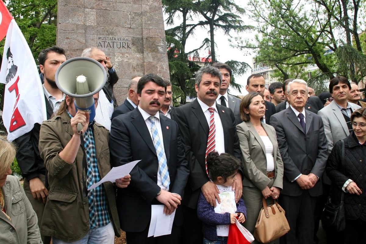Trabzon\'da \'Akil İnsanlar\' Protestosu