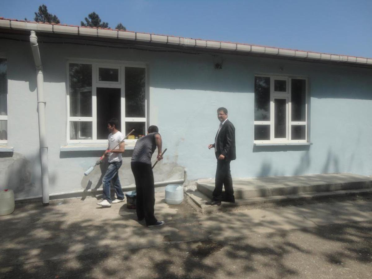 Üniversite Öğrencilerinden "Eğtime Renk Verelim" Projesi