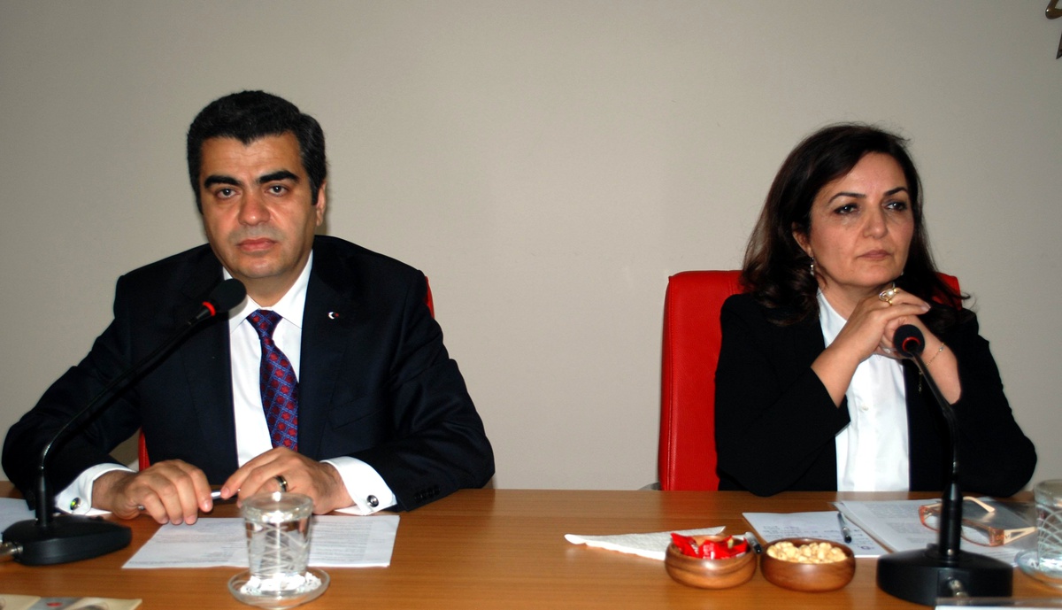 Akademisyenler Vali Düzgün\'ü Ziyaret Etti