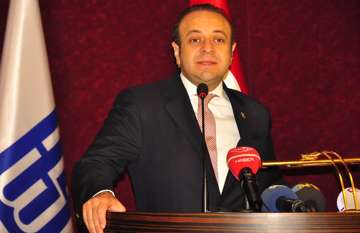 AB Bakanı, Sanat Festivali Direktörü ile Görüştü