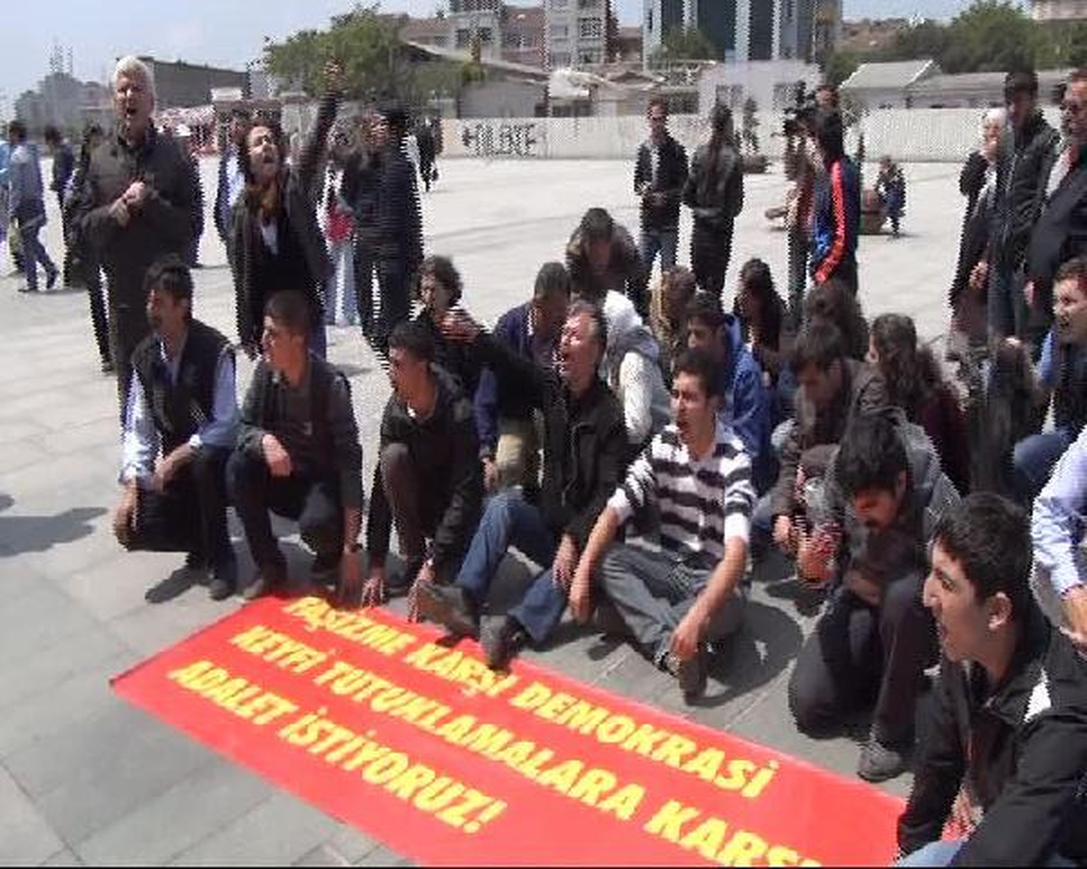 Adliye Önünde Basın Açıklaması Yapmak İsteyen Gruba Müdahale (1)