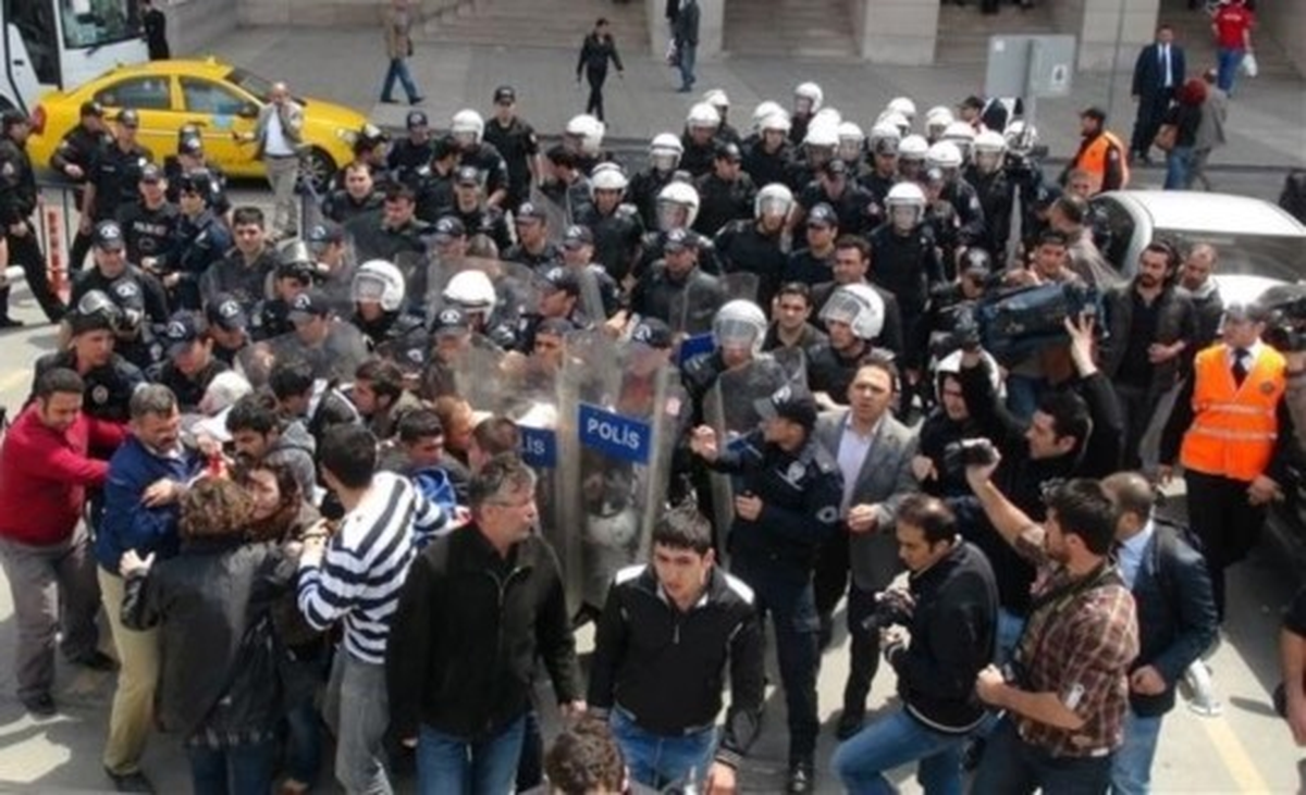 Adliye Önünde Eyleme Polis Müdahalesi