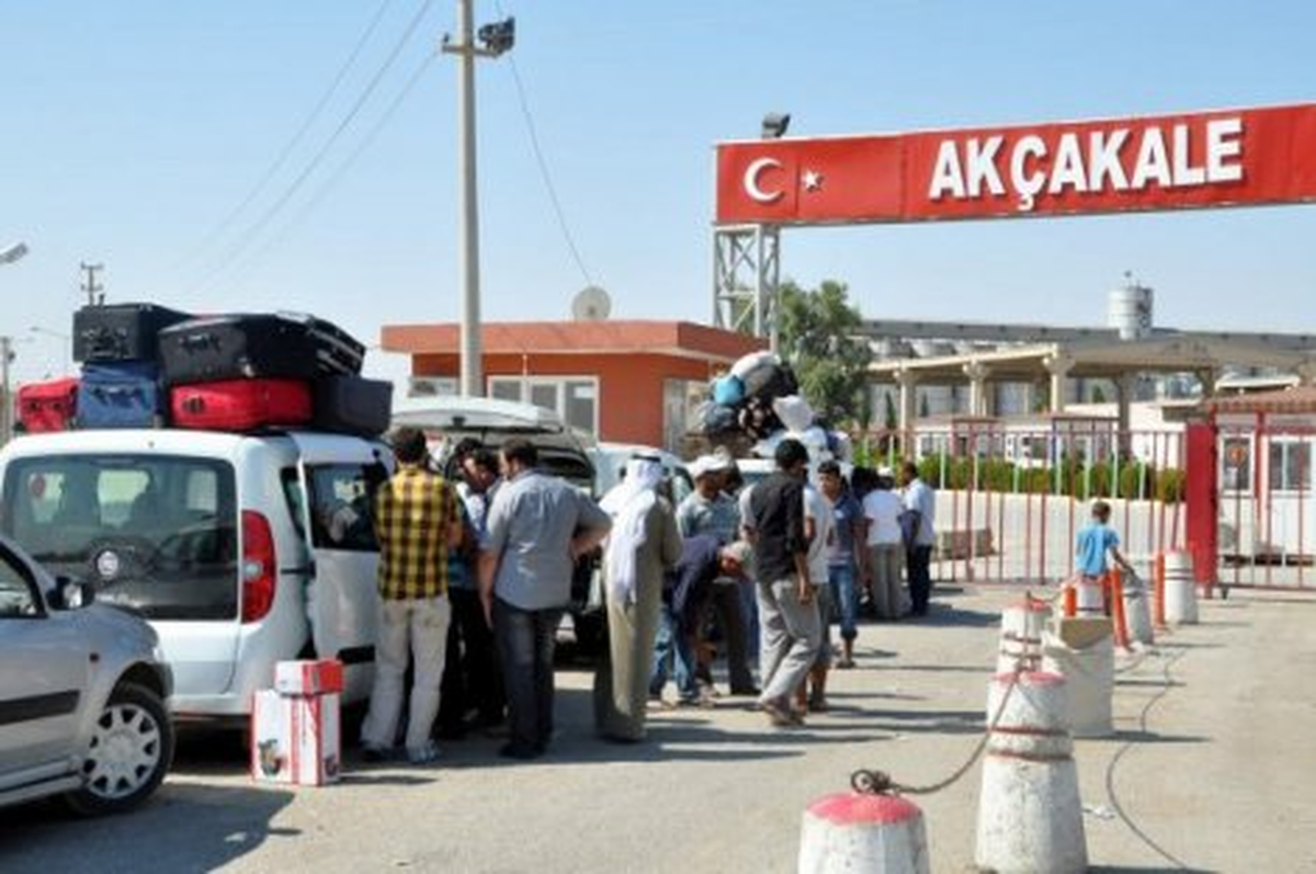 Akçakale Sınır Kapısı\'ndan Yardım Gönderildi