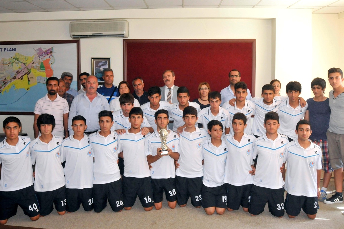 Akdeniz Belediyespor U17 Futbol Takımı Türkiye 2\'ncisi Oldu