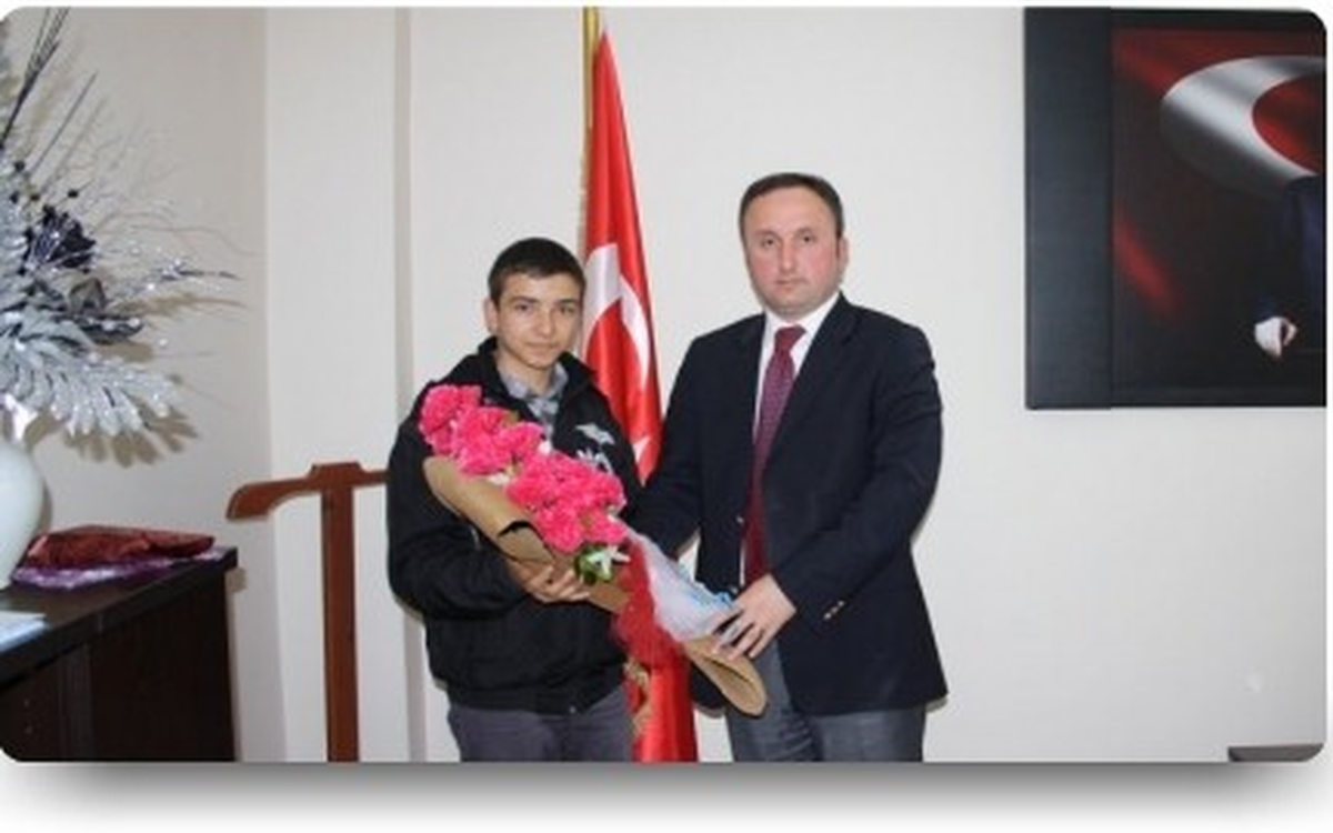 Başarılı Proje Sahibi Öğrenciden İl Milli Eğitim Müdürü\'ne Ziyaret