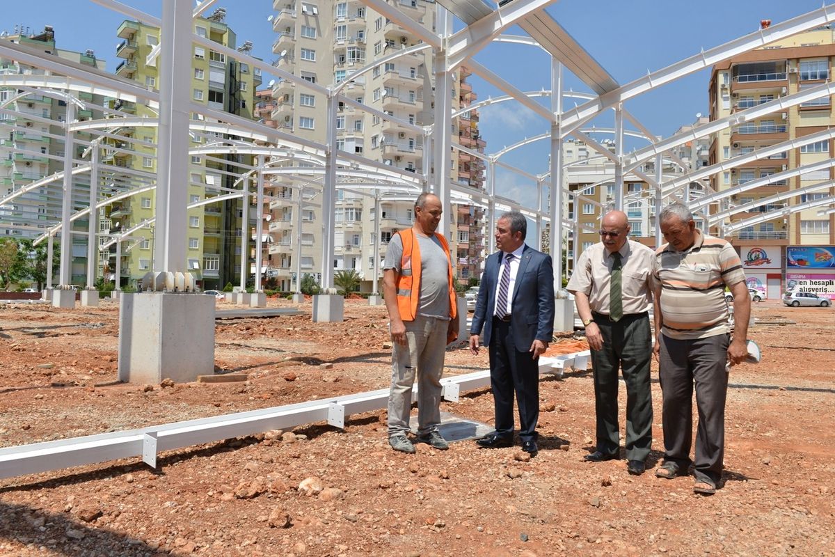 Başkan Böcek Kapalı Pazar Yerinde İncelemelerde Bulundu